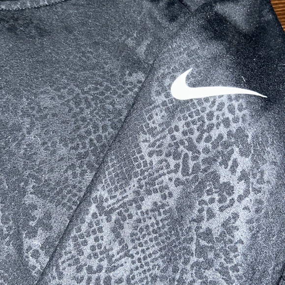 Nike athletic long sleeve jacket - Picture 2 of 4